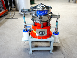 設(shè)計(jì)精巧耐用，網(wǎng)孔不堵塞、粉末不飛揚(yáng)，雜質(zhì)、粗料自動(dòng)排出